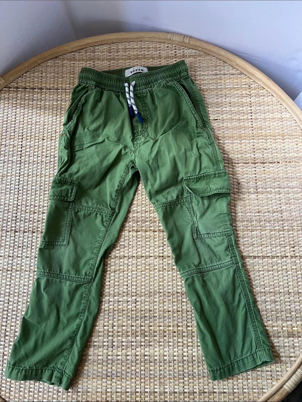 Mini Boden green cargo jogger pants elastic waist side pockets boys size 4-5yr